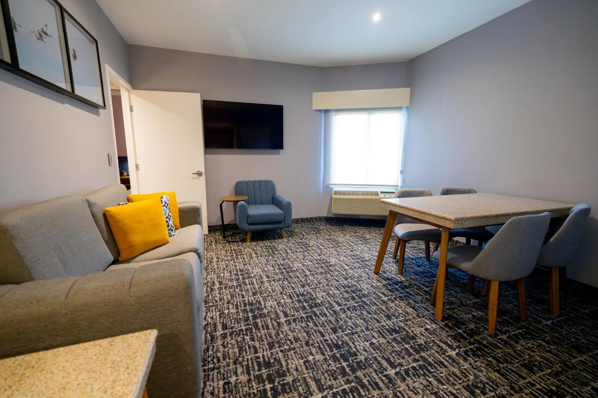 Voco Saltillo Suites By Ihg Exterior photo
